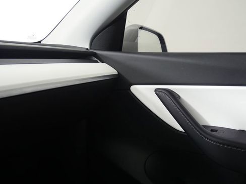 Used 2021 Tesla Model Y Long Range image 28