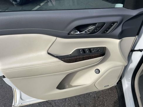 Used 2021 GMC Acadia Denali image 27