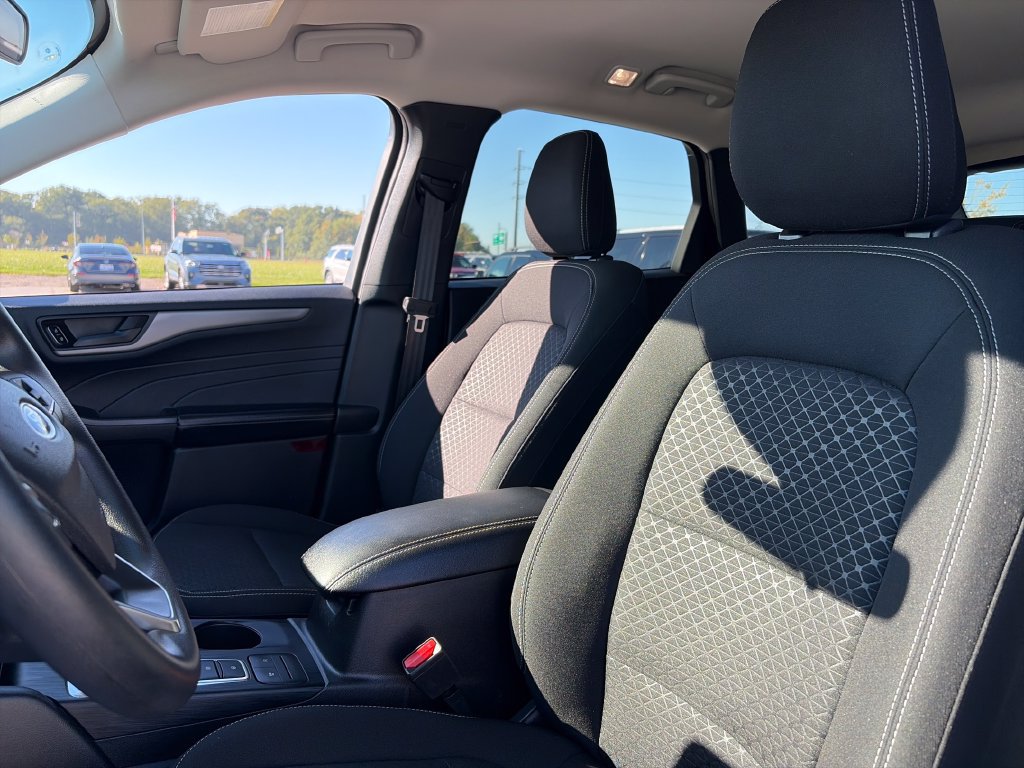 Used 2025 Ford Escape Active AWD/4WD image 16