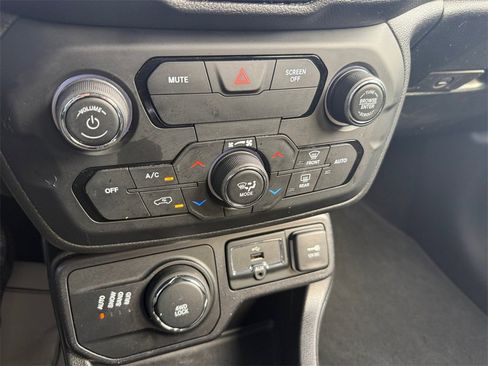 Certified 2018 Jeep Renegade Sport w/ Power & Air Group image 25