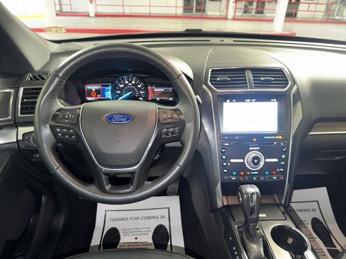 Used 2018 Ford Explorer Limited image 16