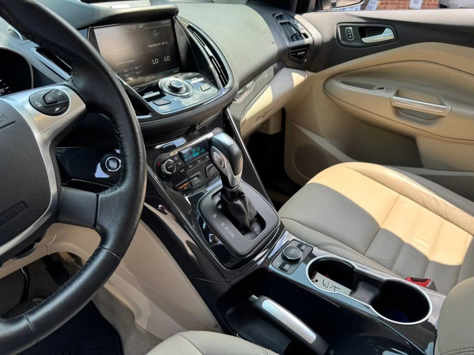 Used 2015 Ford Escape Titanium AWD/4WD image 28