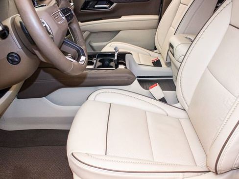 Used 2025 GMC Yukon XL Denali image 22