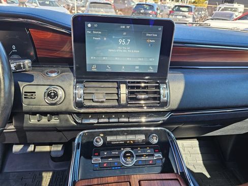 Used 2019 Lincoln Navigator Reserve AWD/4WD image 24