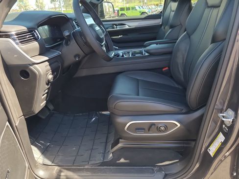 New 2026 Jeep Grand Wagoneer Limited AWD/4WD image 19