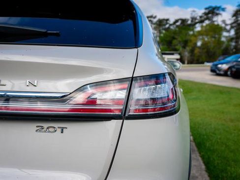 Used 2020 Lincoln Nautilus Reserve w/ Equipment Group 201A image 17