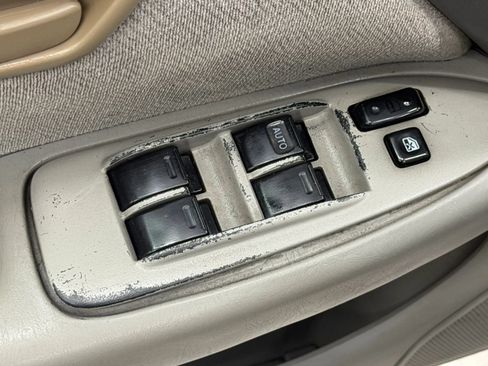 Used 2000 Toyota Camry CE w/ Value Pkg 1 FWD image 22