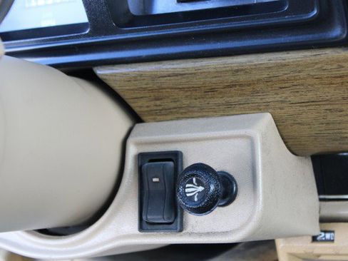 Used 1990 Jeep Grand Wagoneer image 66