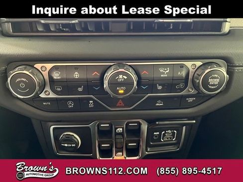 Used 2026 Jeep Wrangler Sahara image 31