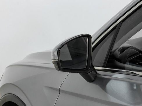 Used 2021 Volkswagen Tiguan SE FWD image 40