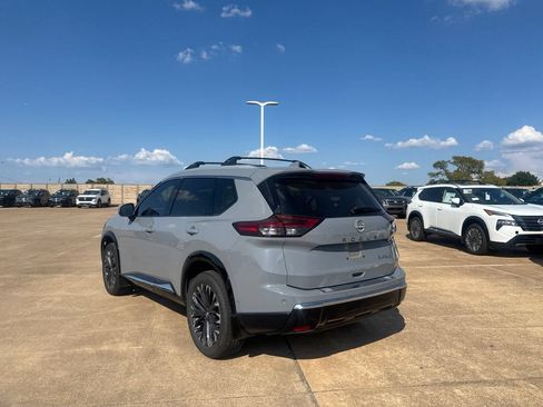 Certified 2025 Nissan Rogue Platinum FWD image 17