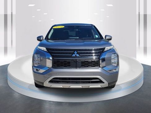 Used 2024 Mitsubishi Outlander SE image 2