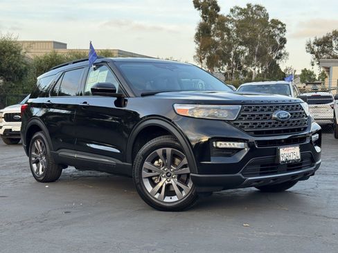 Used 2023 Ford Explorer XLT w/ Equipment Group 202A AWD/4WD image 2