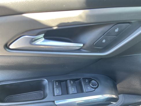 Used 2025 Chevrolet Traverse LT AWD/4WD image 17