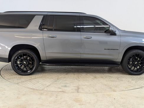 Used 2022 Chevrolet Suburban RST w/ Sport Performance Package image 8