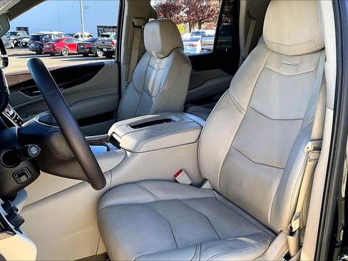Used 2017 Cadillac Escalade Luxury image 7