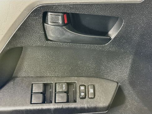 Used 2017 Toyota RAV4 LE FWD image 23