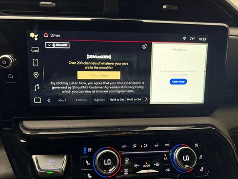 Used 2025 GMC Sierra 1500 AT4 w/ Technology Package AWD/4WD image 29