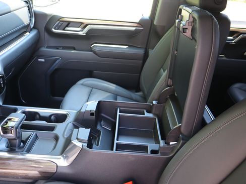Used 2025 Chevrolet Silverado 1500 LT Trail Boss w/ Convenience Package II AWD/4WD image 35