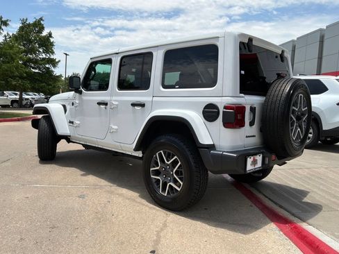 Used 2025 Jeep Wrangler Unlimited Sahara AWD/4WD image 8