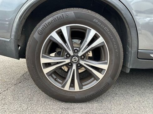 Used 2018 Nissan Rogue SL FWD image 17