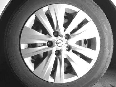 Used 2025 Nissan Sentra S FWD image 12
