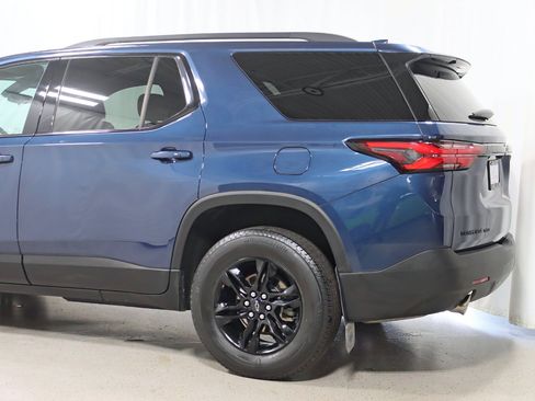 Used 2023 Chevrolet Traverse LT w/ Midnight/Sport Edition AWD/4WD image 9