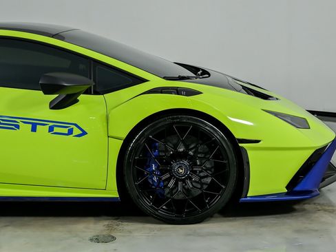 Used 2022 Lamborghini Huracan STO image 15