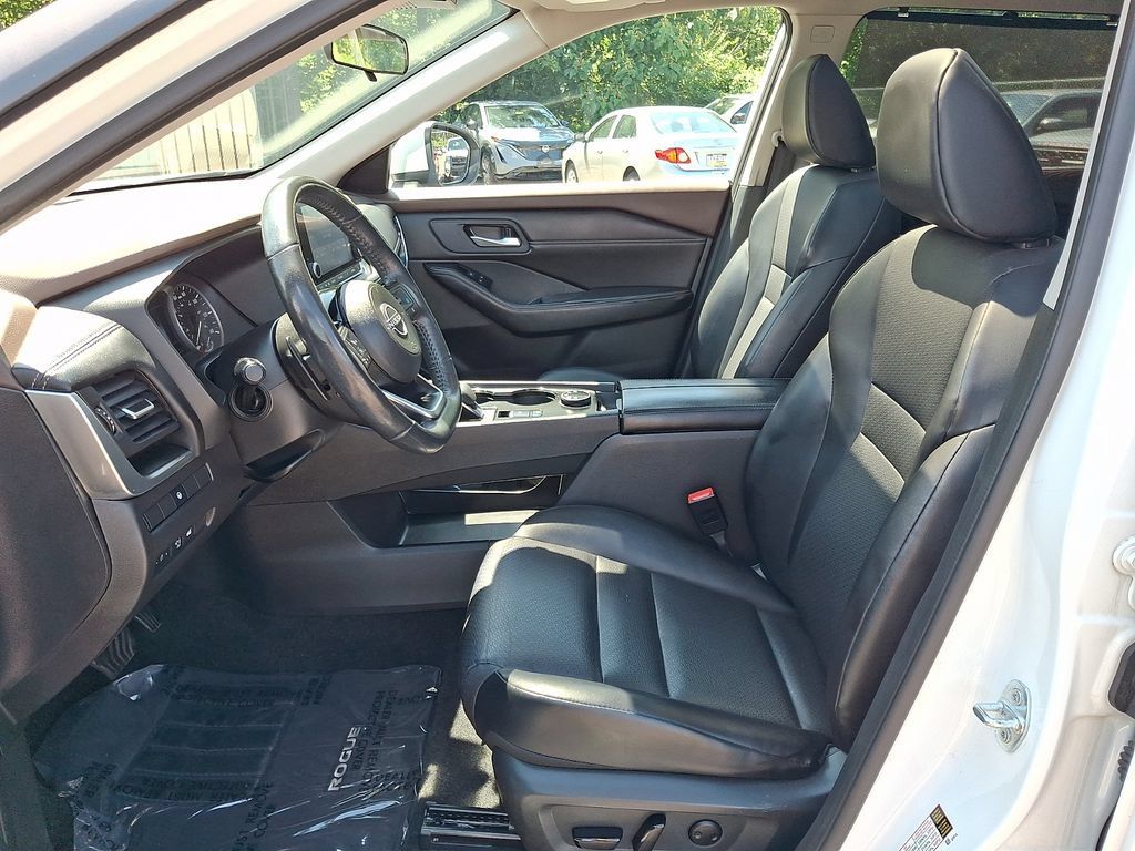 Certified 2023 Nissan Rogue SV w/ SV Premium B Package AWD/4WD image 15