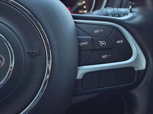 Used 2018 Jeep Compass Latitude w/ Popular Equipment Group AWD/4WD image 10