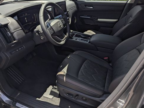 New 2026 Nissan Pathfinder Platinum FWD image 9