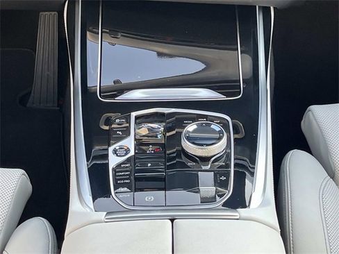 Used 2024 BMW X7 xDrive40i w/ Executive Package image 17