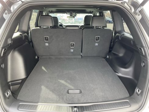 New 2025 Jeep Grand Cherokee Altitude image 25