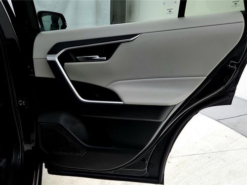 Used 2023 Toyota RAV4 XLE w/ Convenience Package image 18