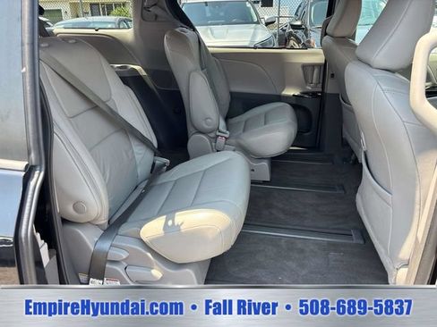 Used 2018 Toyota Sienna XLE w/ XLE Navigation Package AWD/4WD image 18