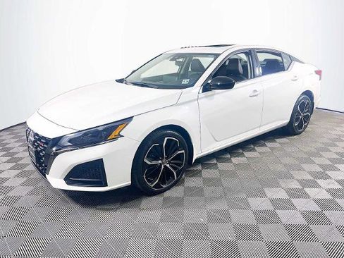 Certified 2023 Nissan Altima 2.5 SR w/ SR Premium Package image 1