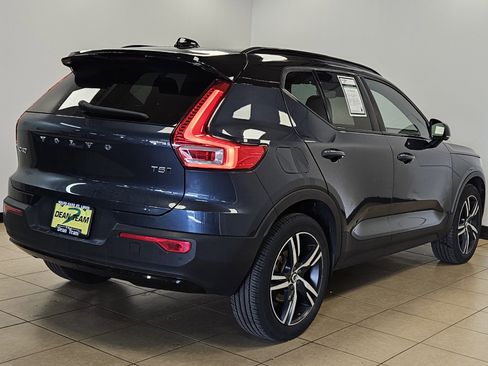 Used 2022 Volvo XC40 T5 R-Design w/ Advanced Package image 4