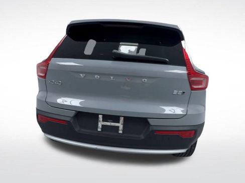 Used 2025 Volvo XC40 B5 Core AWD/4WD image 7
