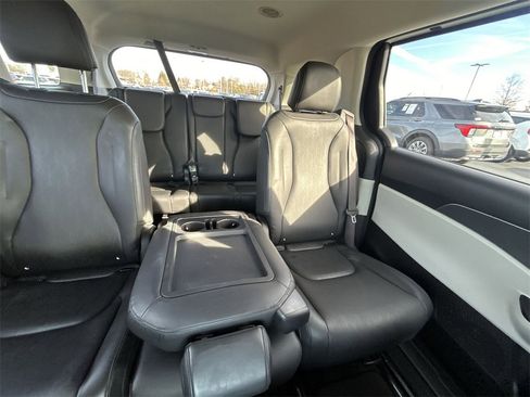 Used 2024 Kia Carnival LX image 15