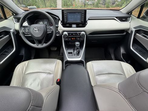 Used 2019 Toyota RAV4 XLE w/ Convenience Package FWD image 35