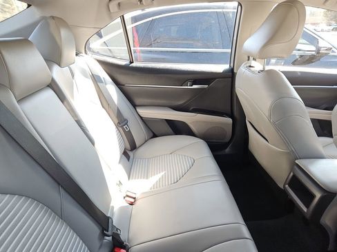 Used 2023 Toyota Camry SE image 10