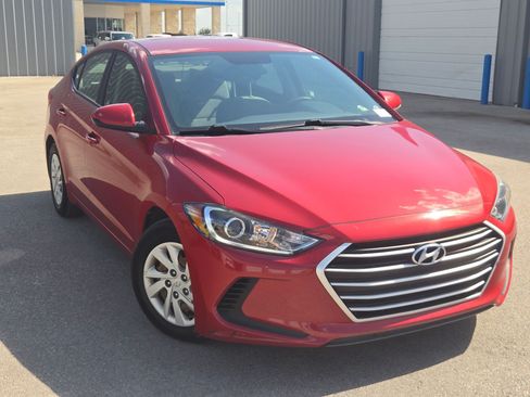 Used 2018 Hyundai Elantra SE w/ SE Connectivity Package 04 FWD image 1