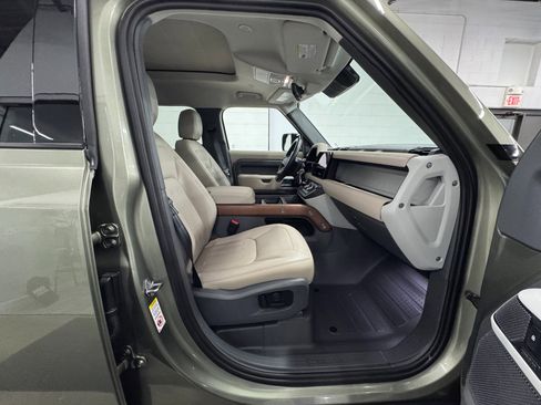 Used 2022 Land Rover Defender 110 SE image 17