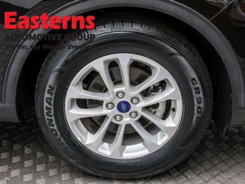 Used 2022 Ford Escape SE image 30