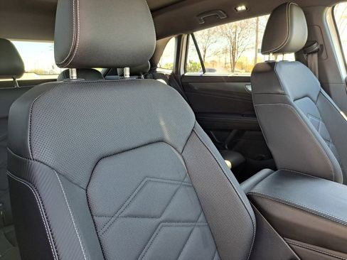 Used 2025 Volkswagen Atlas Cross Sport SE image 19