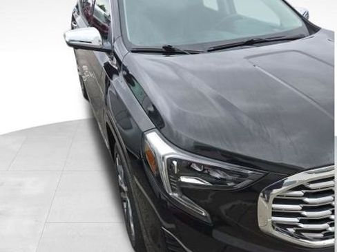 Used 2019 GMC Terrain Denali w/ Advanced Safety Package image 7