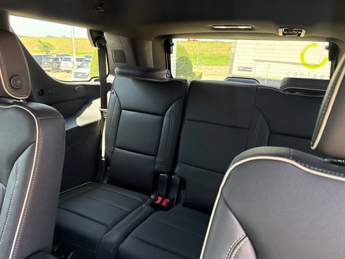Used 2023 GMC Yukon SLT w/ SLT Premium Package RWD image 12