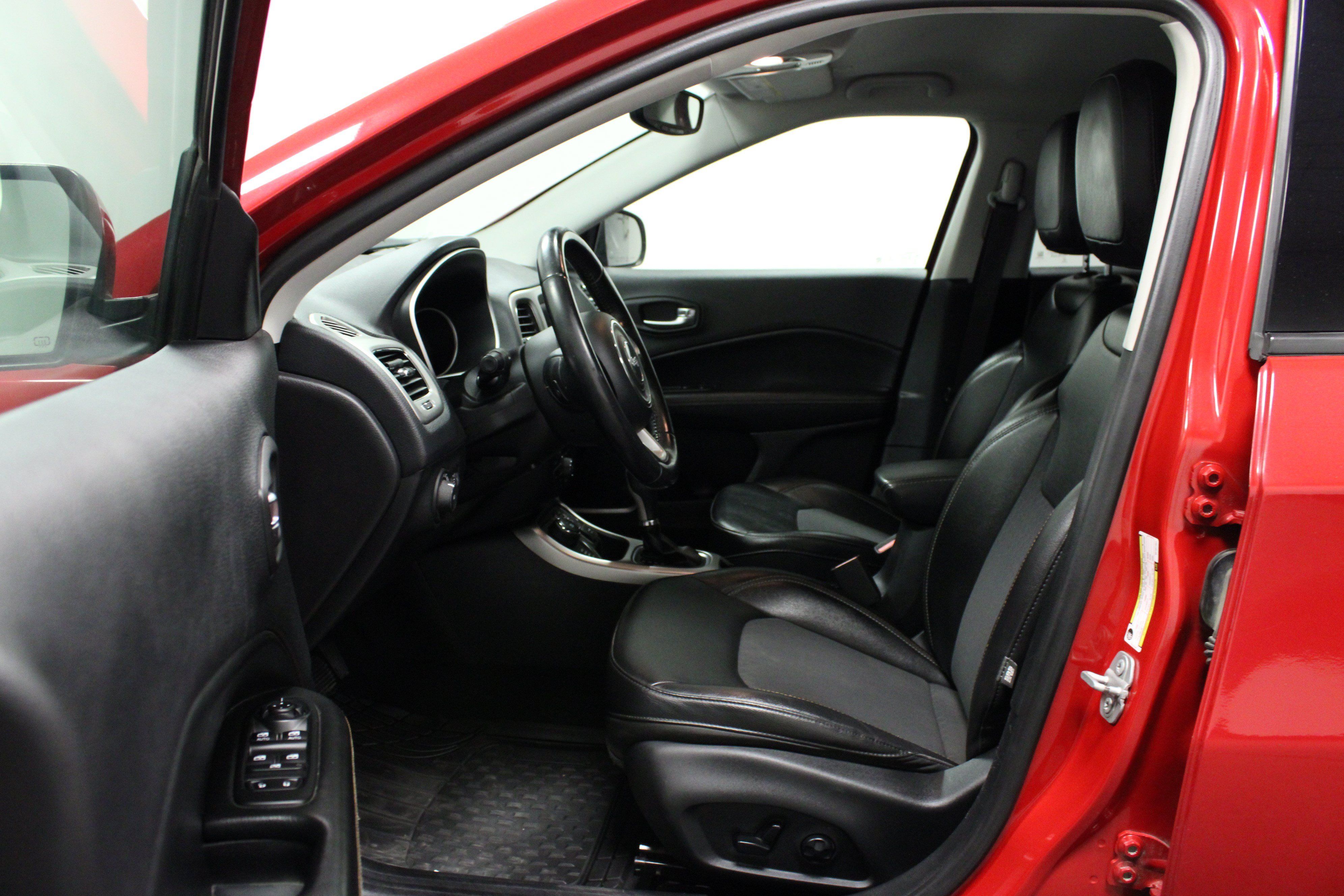 Used 2019 Jeep Compass Latitude w/ Popular Equipment Group AWD/4WD image 12