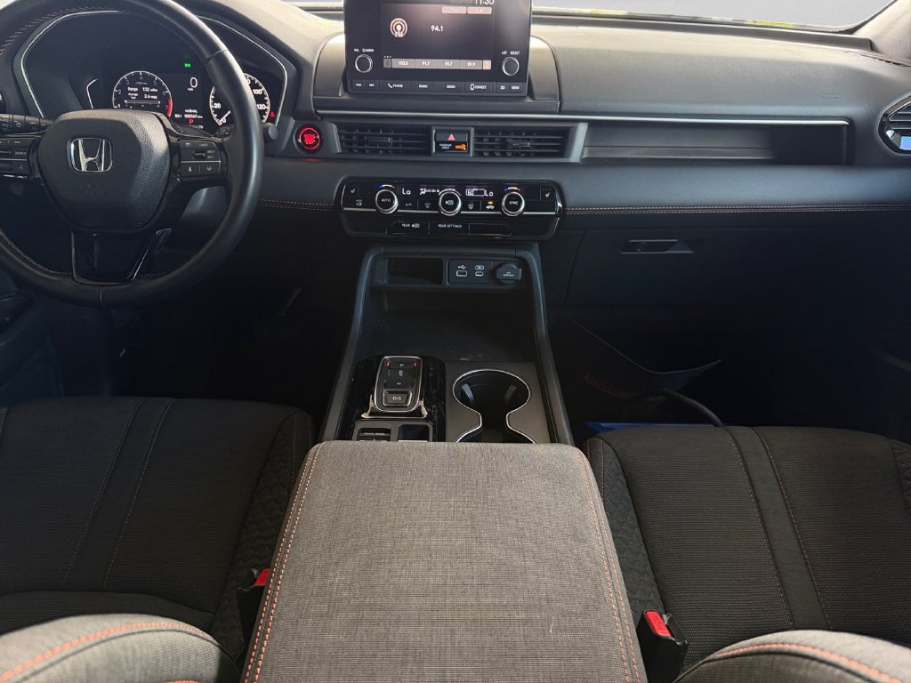 Used 2025 Honda Pilot Sport image 11