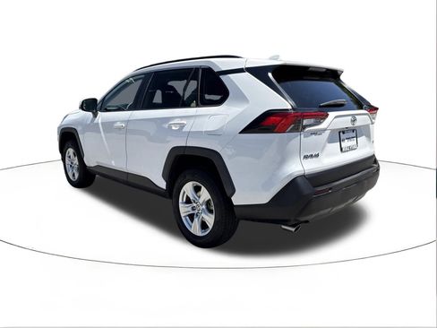 Used 2021 Toyota RAV4 XLE FWD image 5
